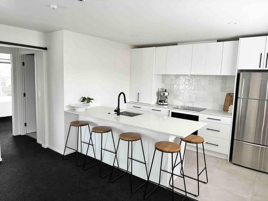 Rooftop Apartment In Cbd Raglan Exterior photo